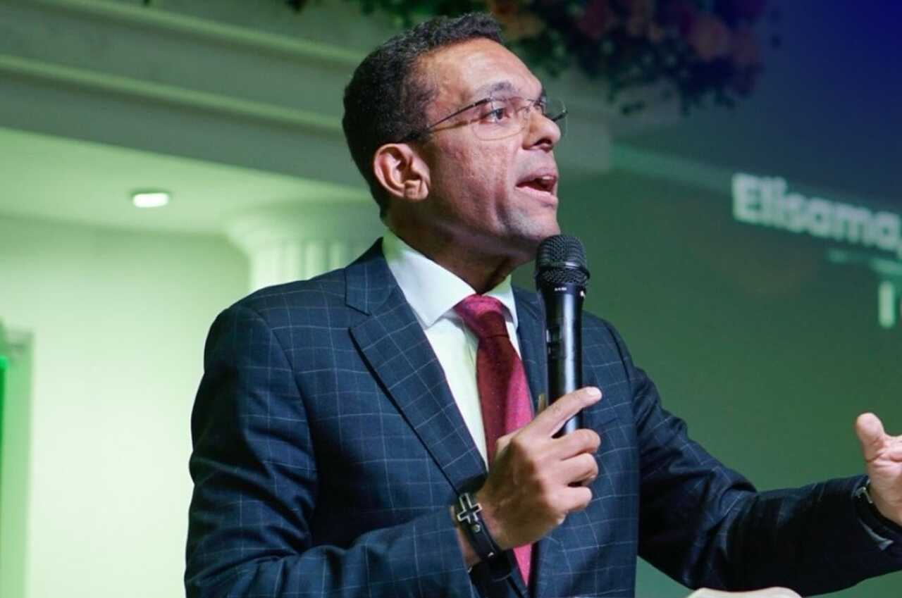 Deputado Critica Arrogância de Bolsonaro em Sucessão Familiar