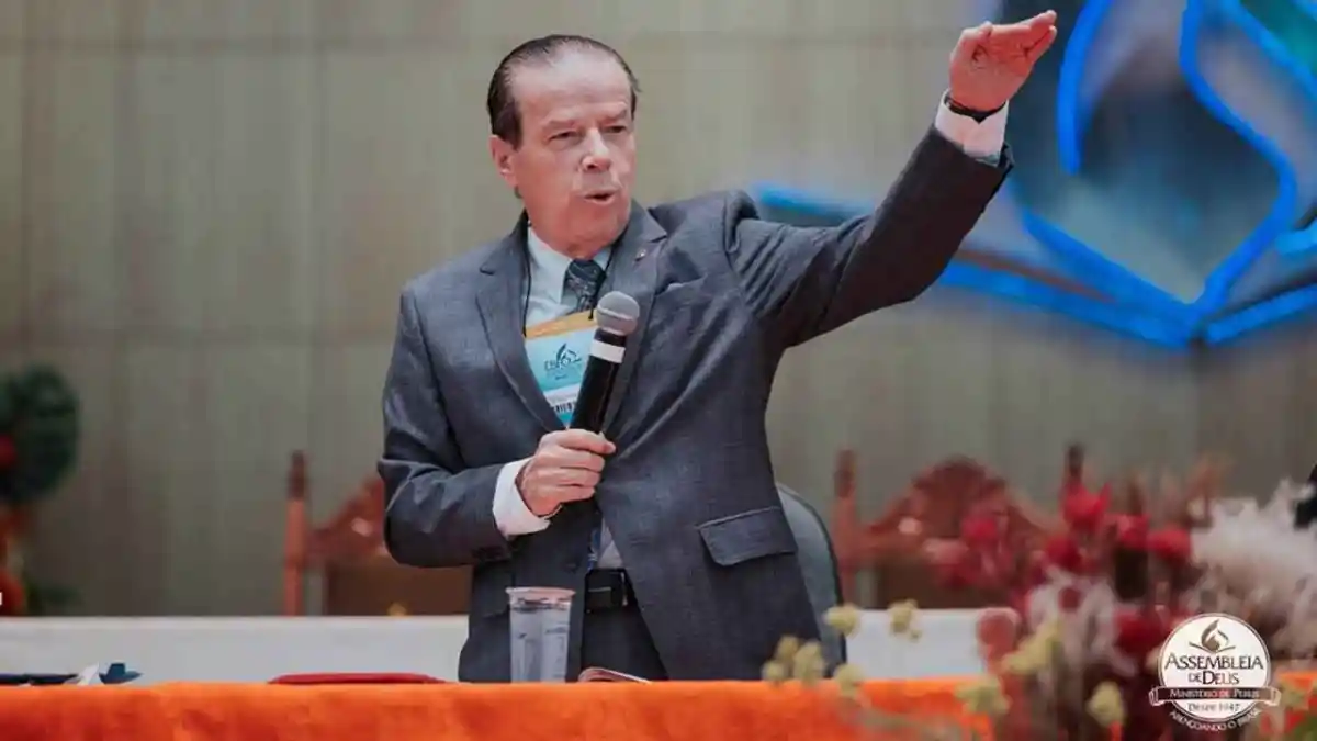 Pastor Elias Cardoso fala sobre deboche no Carnaval 2026