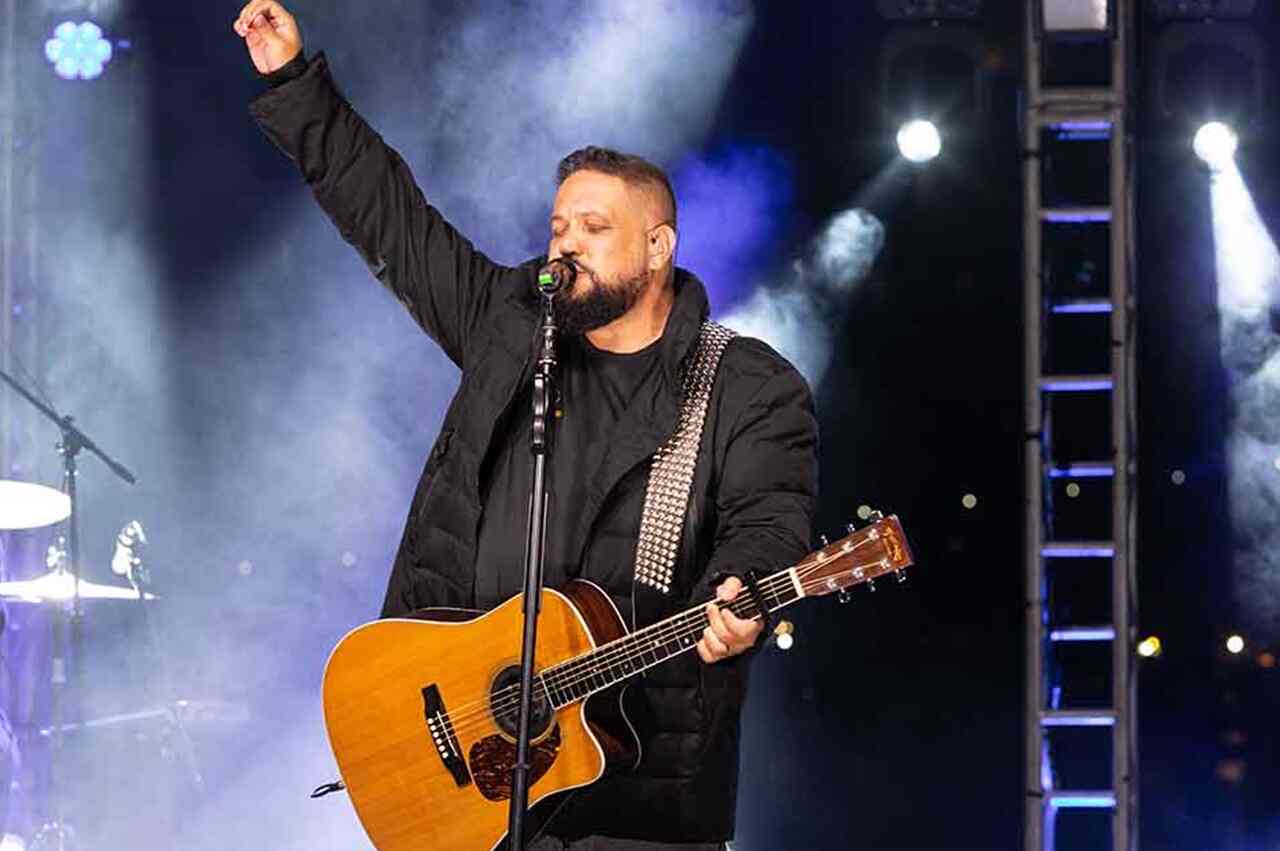 Fernandinho Exorta sobre Comportamento e Vestuário no Altar