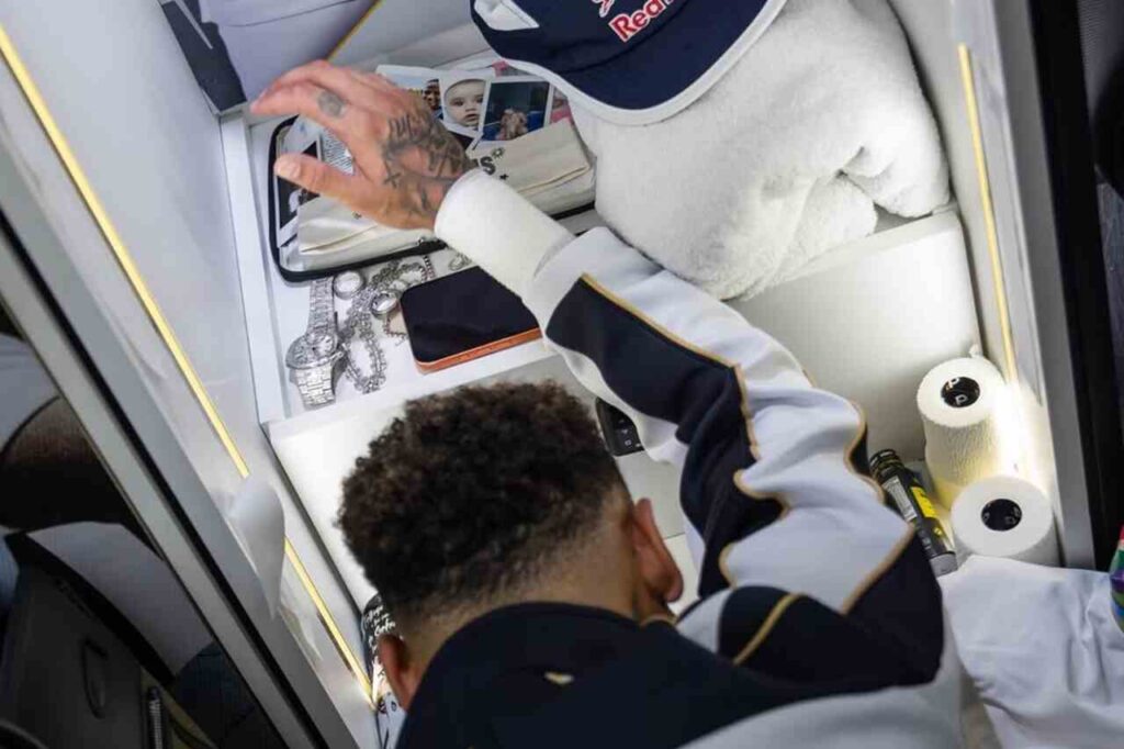 Neymar Jr. compartilha foto com Bíblia após ser cortado da Seleção