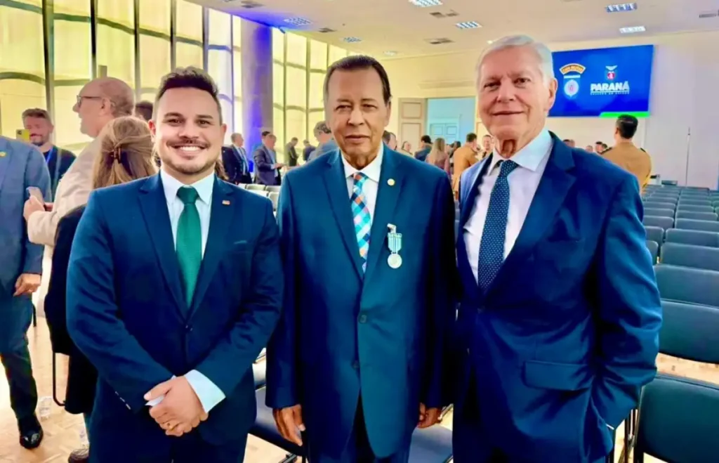 Pastor Perci Fontoura Recebe Medalha da Casa Militar do Paraná