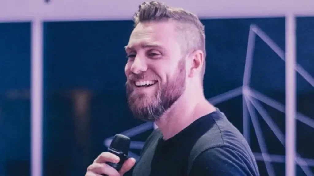 André Fernandes enfrenta críticas pela volta a Alphaville