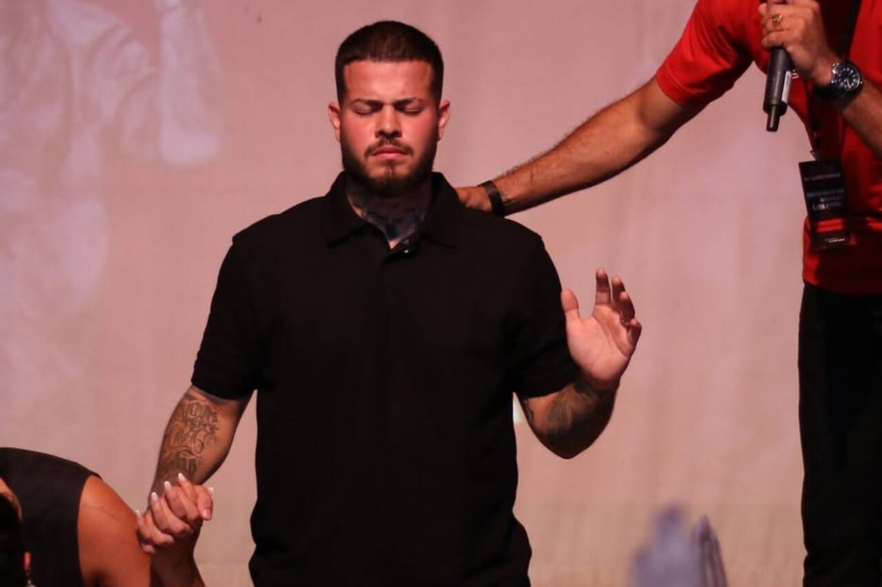 Cantor Jottapê é hospitalizado após desmaio e crise de ansiedade