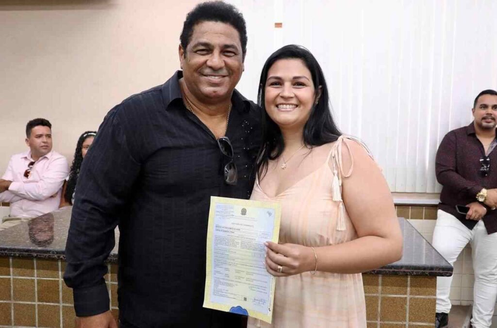 Cantor Marcos Antônio e Carina Litwak Anunciam Separação