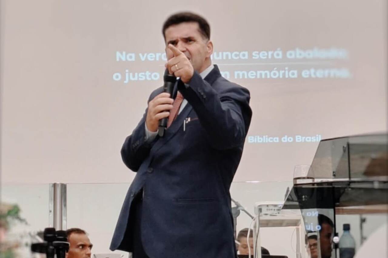 Edir Vinagre afirma: 'Ou você é de esquerda ou é de Jesus'