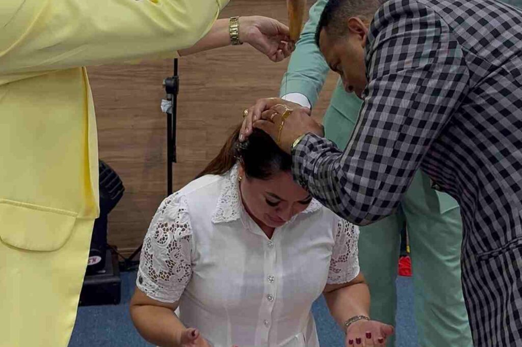 Luciana Trovão é consagrada ao ministério pastoral com foco no serviço