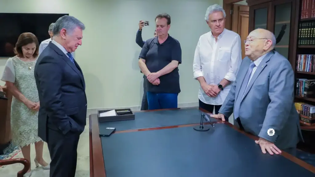 Ronaldo Caiado é recebido pela CGADB e pede orações em SP