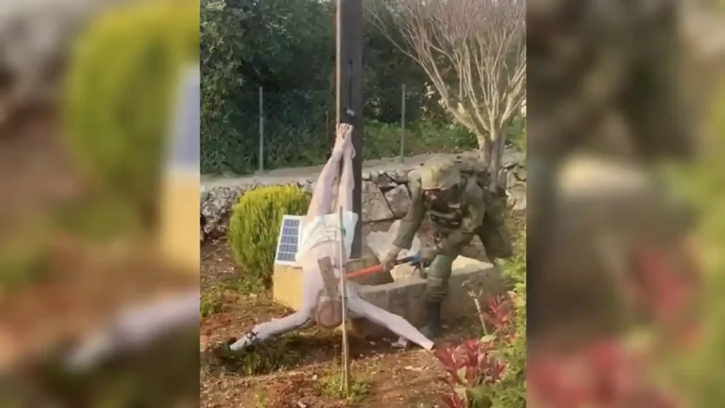 Soldado israelense destrói estátua de Jesus no Líbano