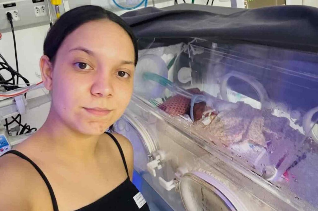 Filho de Vitória Souza passa por cirurgia em UTI neonatal