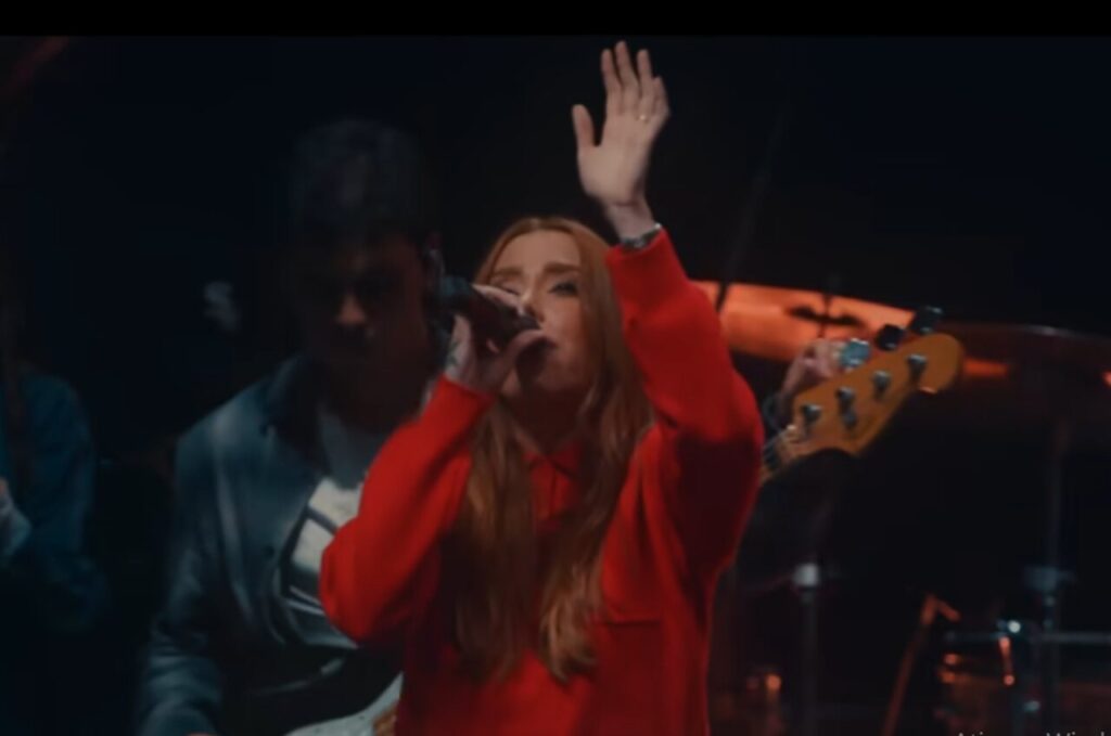 Julliany Souza conquista o topo das paradas gospel em 2026