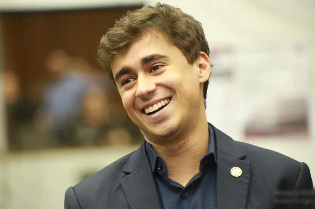 Nikolas Ferreira critica revogação da taxa das blusinhas em ano eleitoral