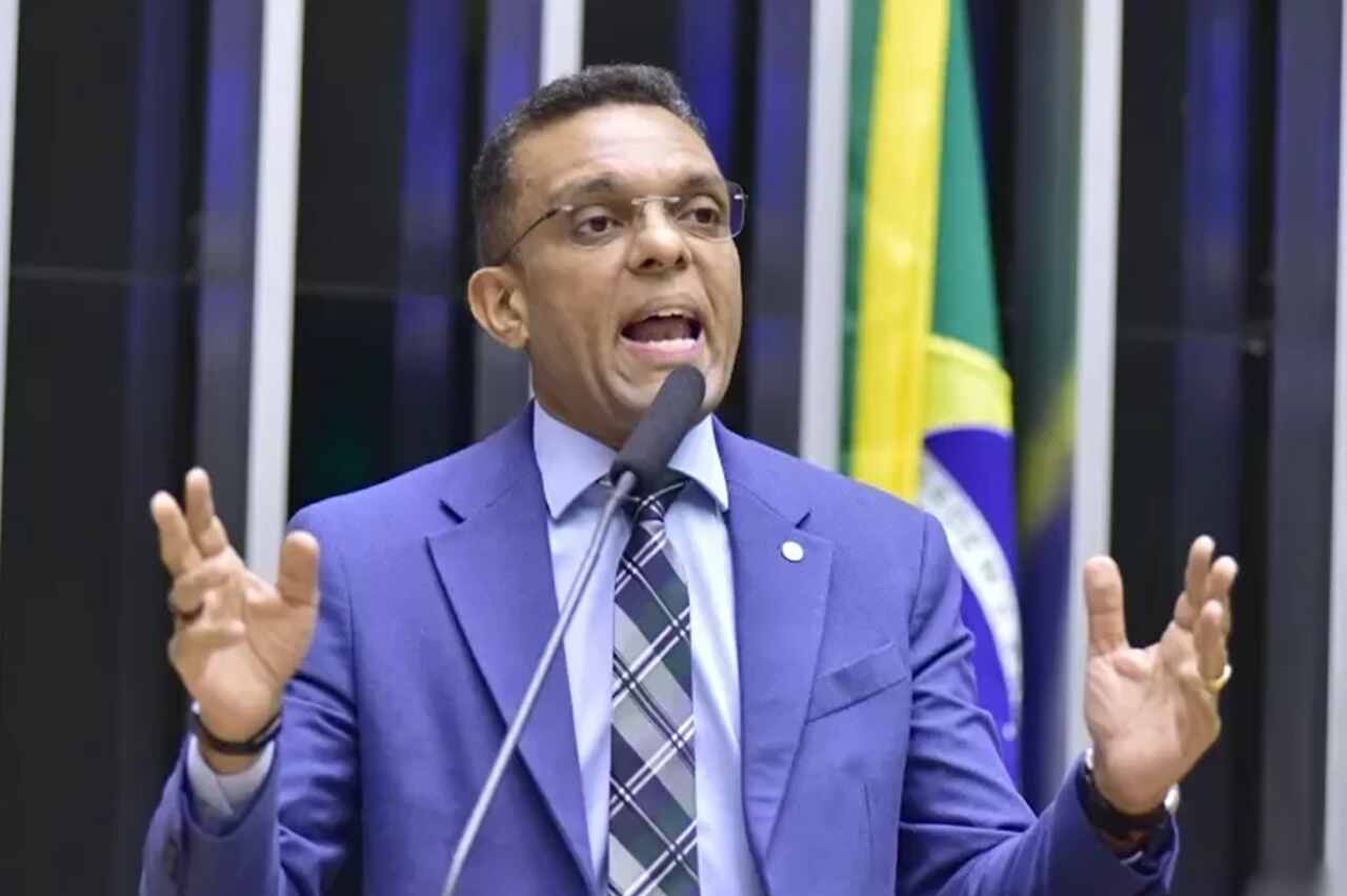 Otoni de Paula critica bolsonaristas: 'Estão afundando a direita'