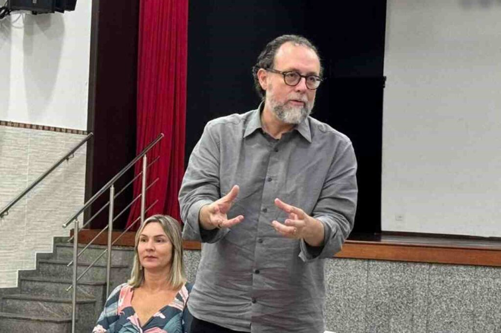 Carlos Bezerra Jr. critica uso indevido da fé por políticos