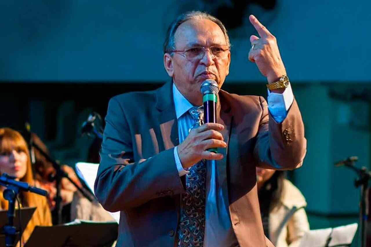 Napoleão Falcão Critica Igrejas Materialistas e Enfrenta Questionamentos