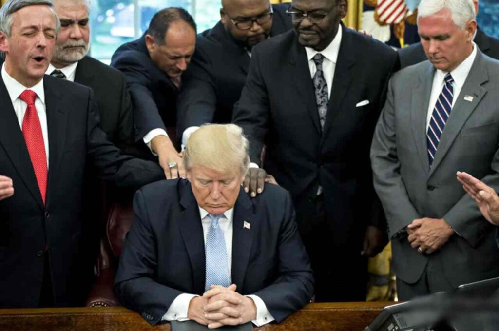 Apoio a Trump afasta 48% dos jovens da igreja nos EUA