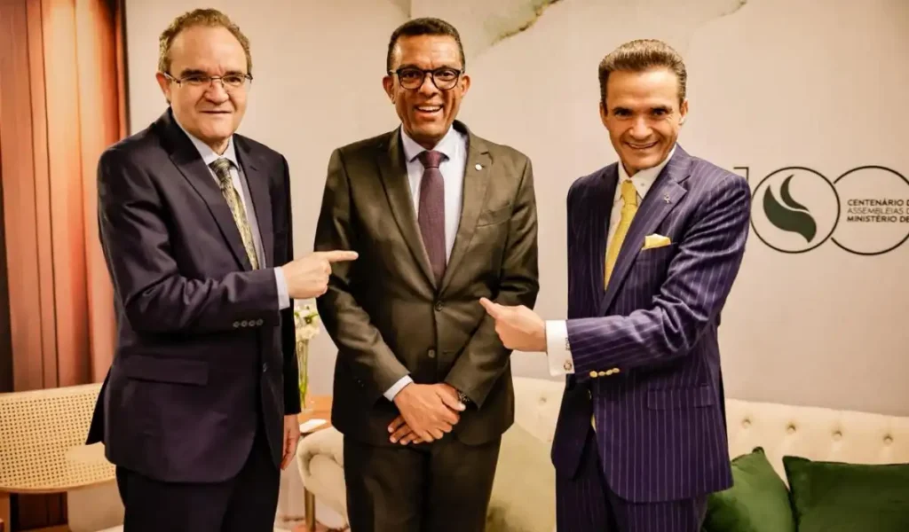 Bispos Samuel e Abner Ferreira Apoiam Reeleição de Otoni de Paula