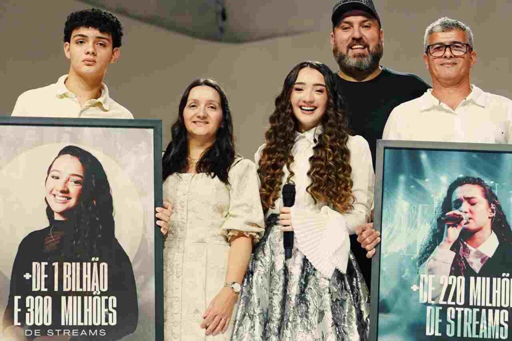 Kailane Frauches celebra 1,3 bilhão de streams em carreira