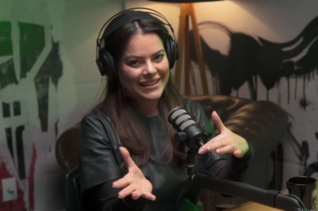 Ana Paula Valadão discute submissão feminina e condena abusos