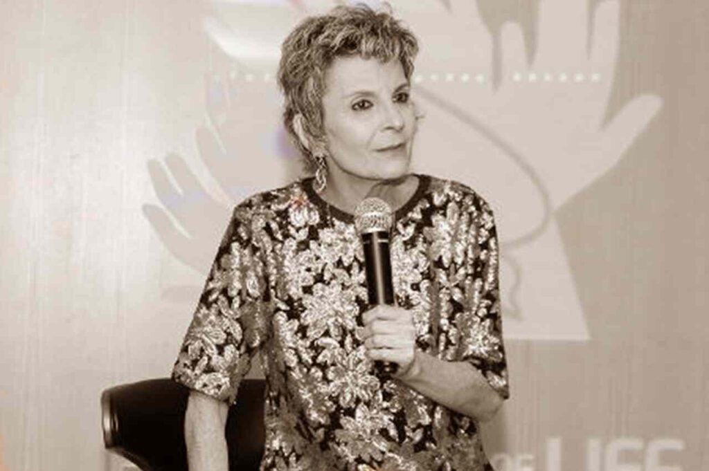 Família Comemora 61 Anos de Ludmila Ferber com Homenagem Especial