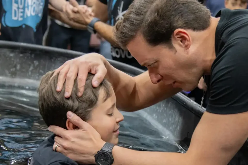 André Valadão batiza o filho Vitório em dia especial
