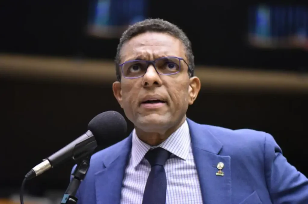 Deputado Otoni de Paula critica ênfase das igrejas em Israel