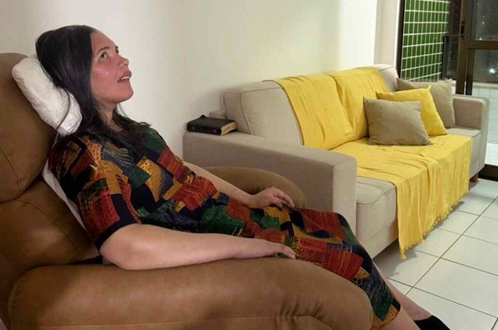 Imagens de Amanda Wanessa assistindo pregação emocionam seguidores