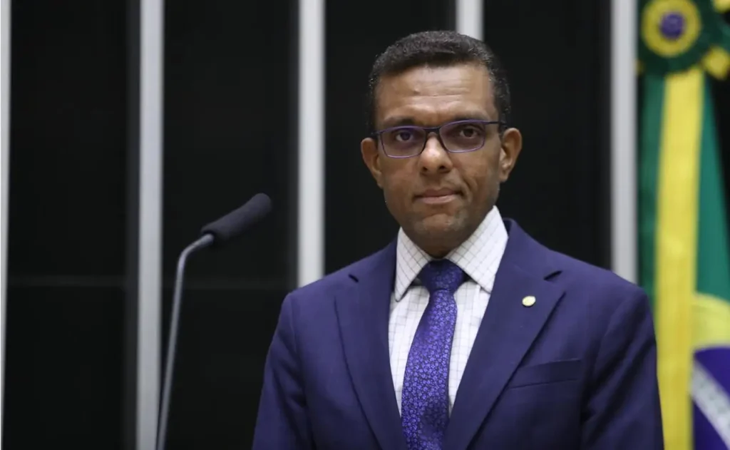 Otoni de Paula propõe castração química para estupradores