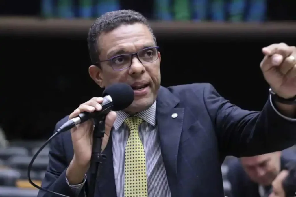 Otoni de Paula se distancia do bolsonarismo e reconhece erros