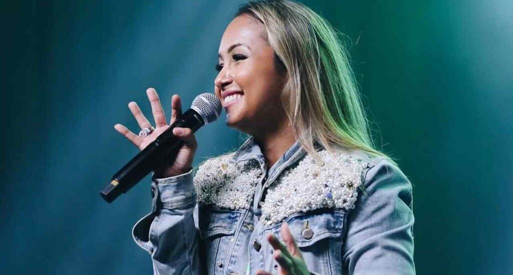 Bruna Karla analisa possível saída da MK Music após 23 anos