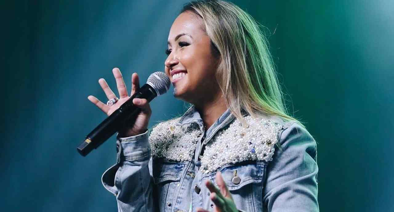 Bruna Karla analisa possível saída da MK Music após 23 anos