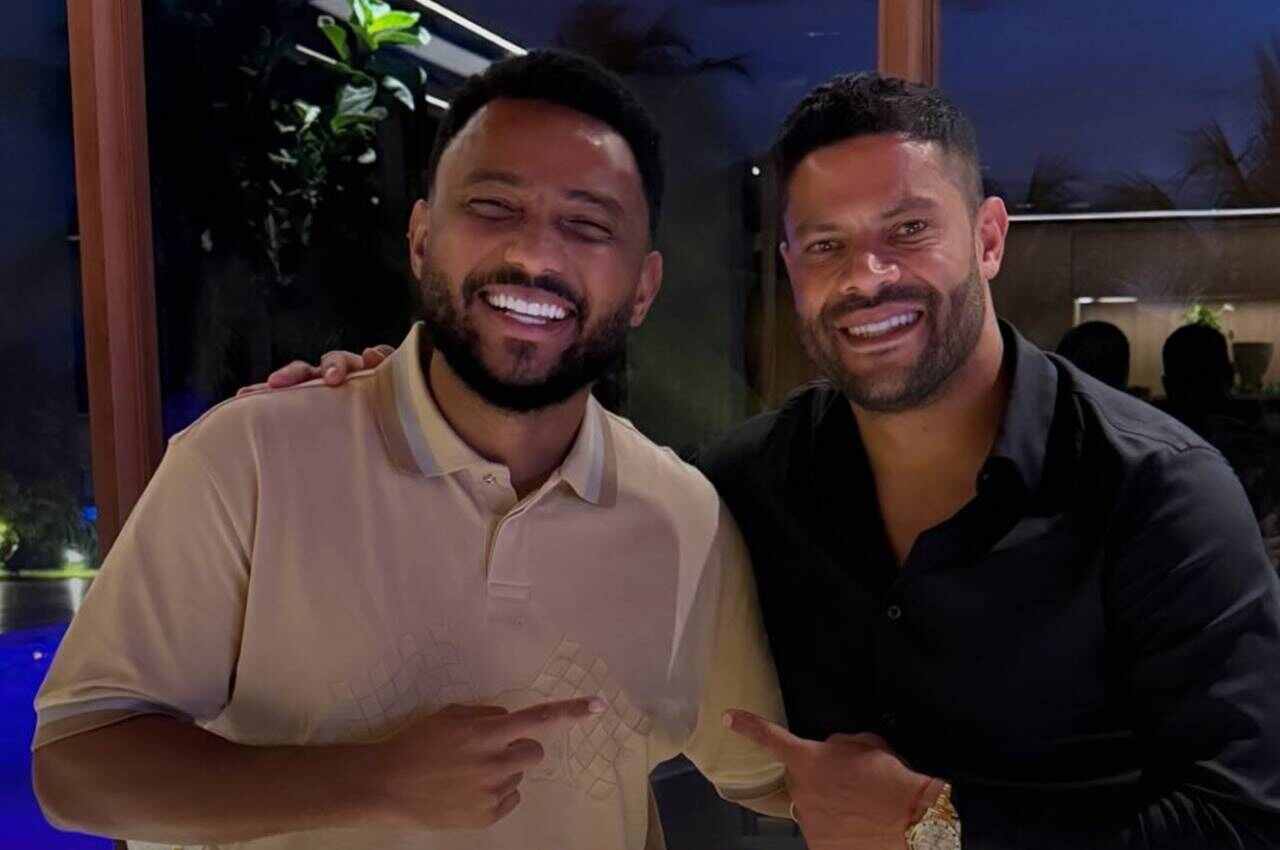 Hulk Paraíba e Eli Soares promovem noite de louvor em casa