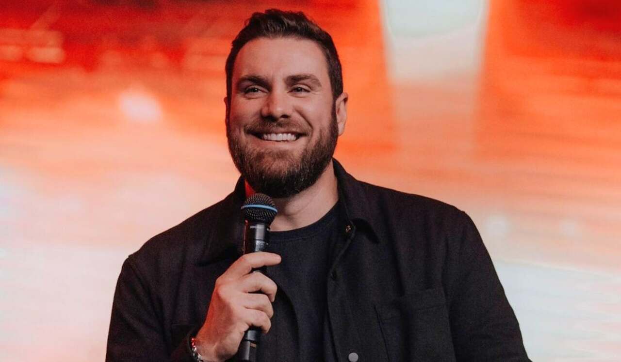 Justiça condena pastor André Fernandes a multa de R$ 550 mil