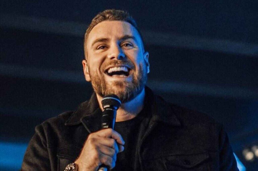Pastor leiloa relógio de luxo recebido em culto na Lagoinha