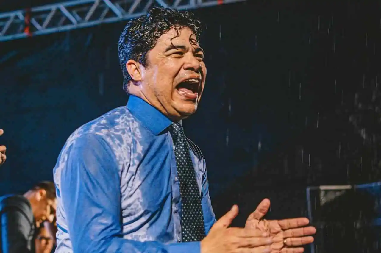 Samuel Mariano encanta público e 57 se convertem em evento gospel