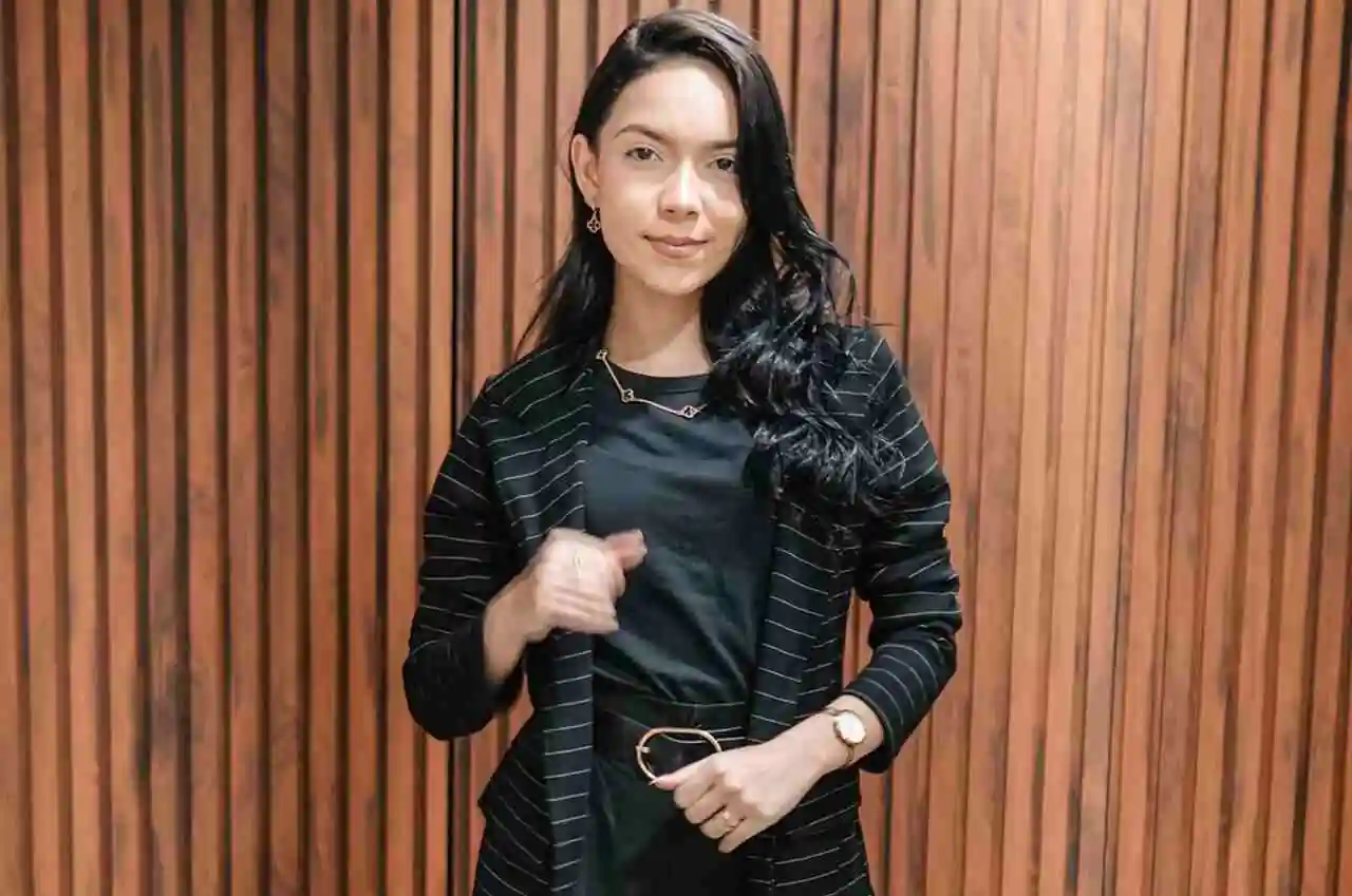 Vitória Souza aconselha mulheres a não serem ciumentas